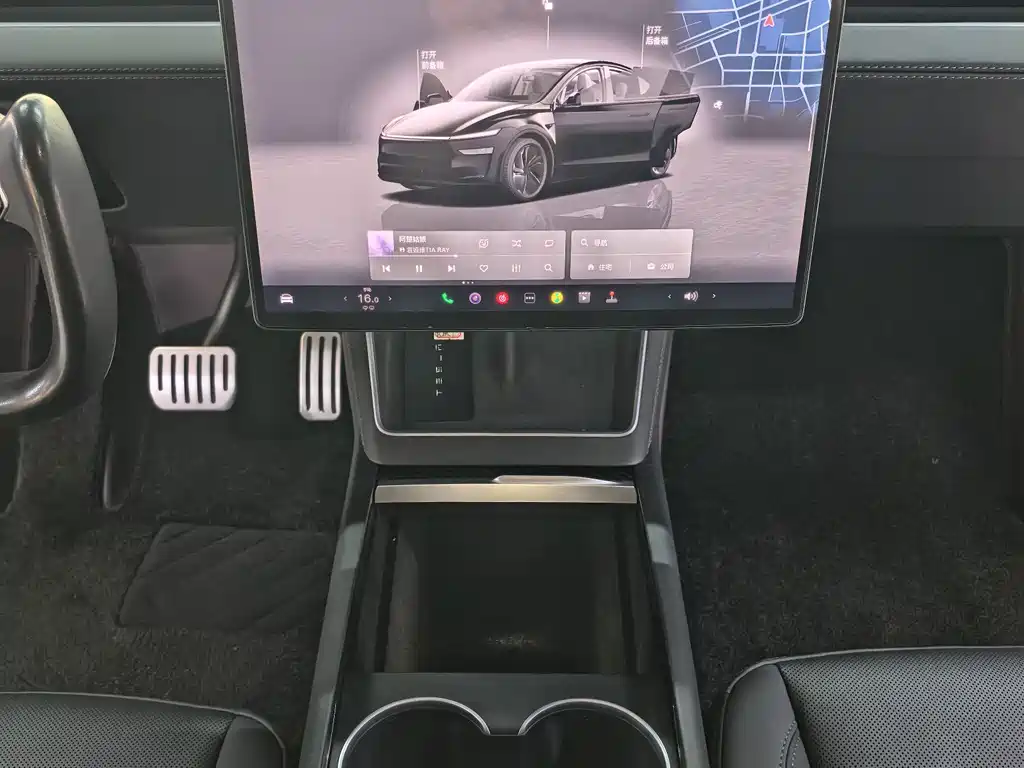 Tesla Model Y — фото 8