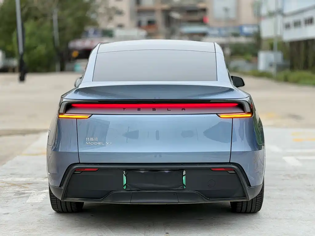 Tesla Model Y — фото 6