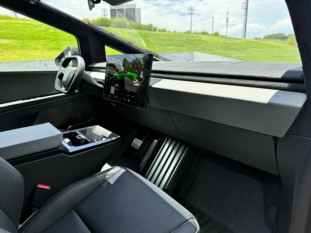 Tesla Cybertruck — фото 17