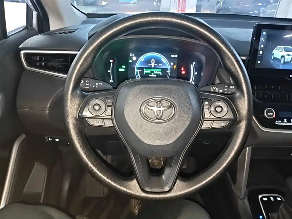 Toyota Corolla Cross — фото 11