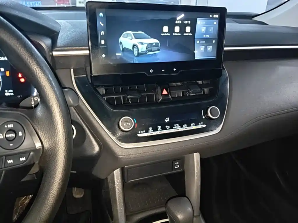 Toyota Corolla Cross — фото 13