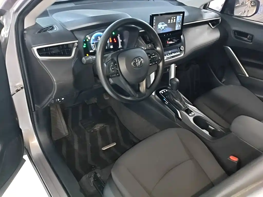 Toyota Corolla Cross — фото 10