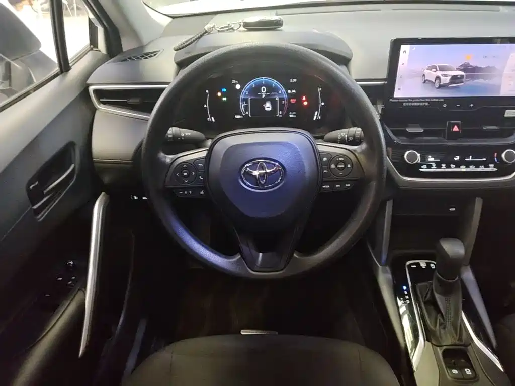 Toyota Corolla Cross — фото 11