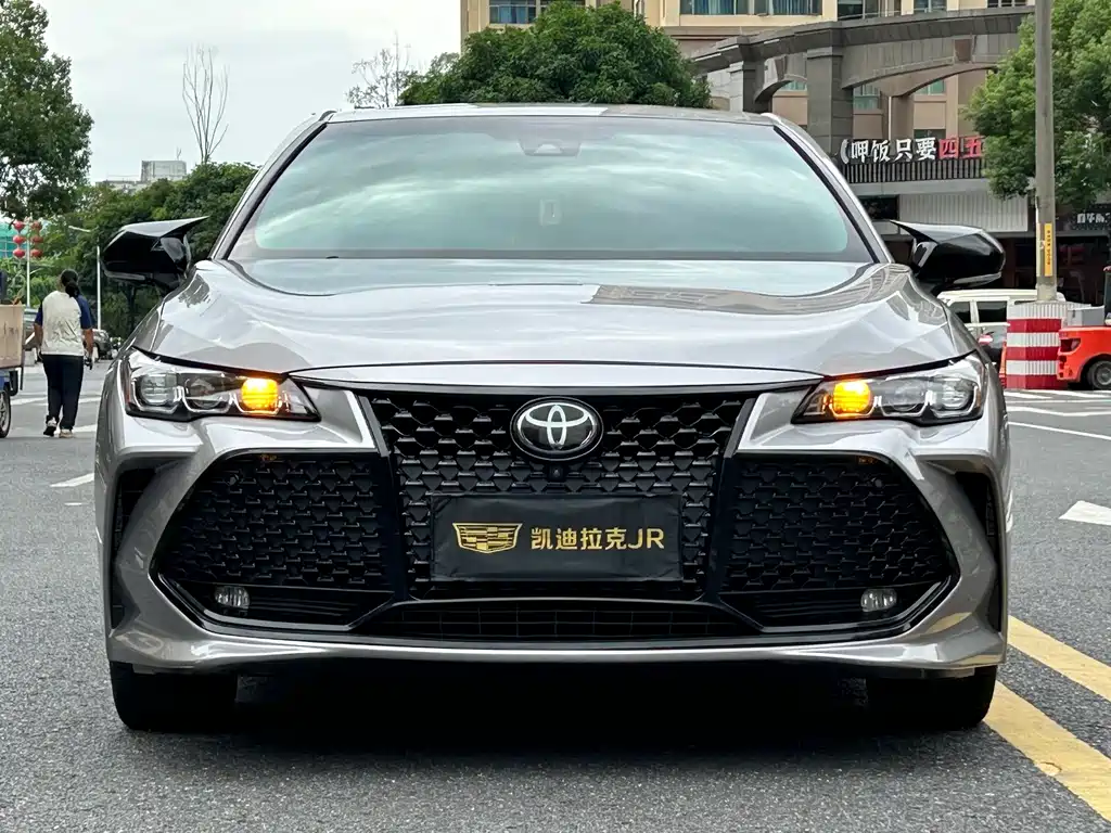 Toyota Avalon — фото 2