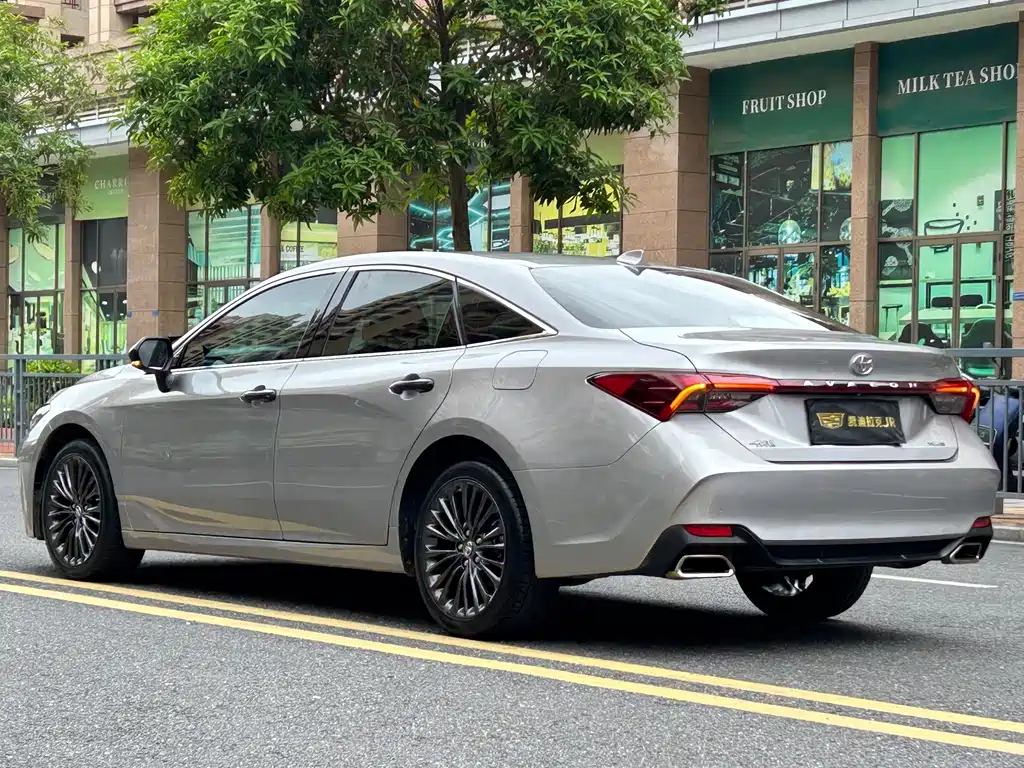 Toyota Avalon — фото 4