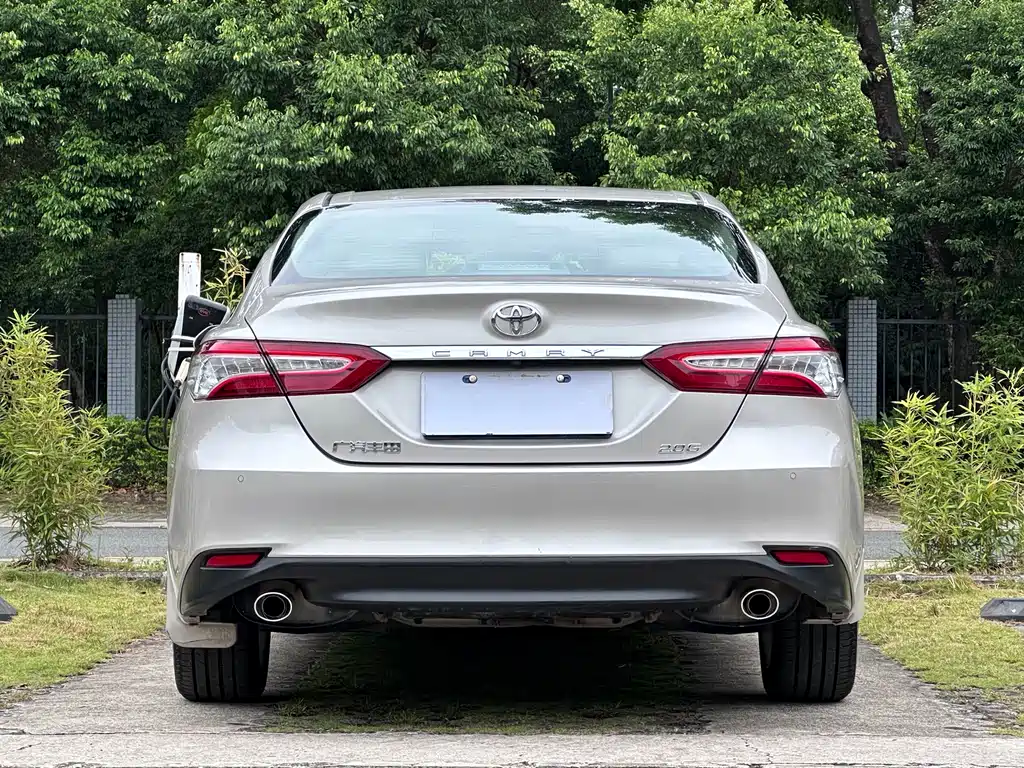 Toyota Camry — фото 20
