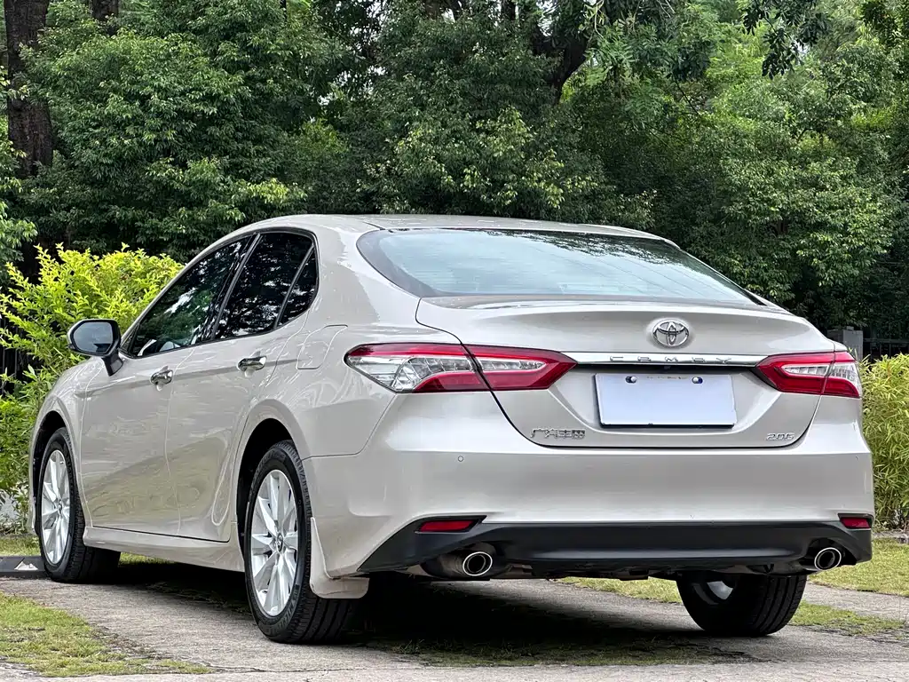 Toyota Camry — фото 21