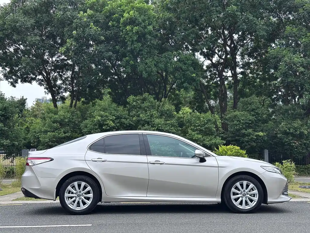 Toyota Camry — фото 29