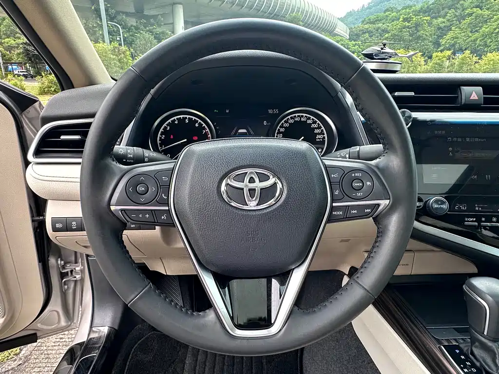 Toyota Camry — фото 10
