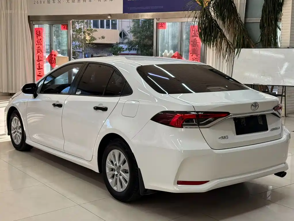 Toyota Corolla — фото 6