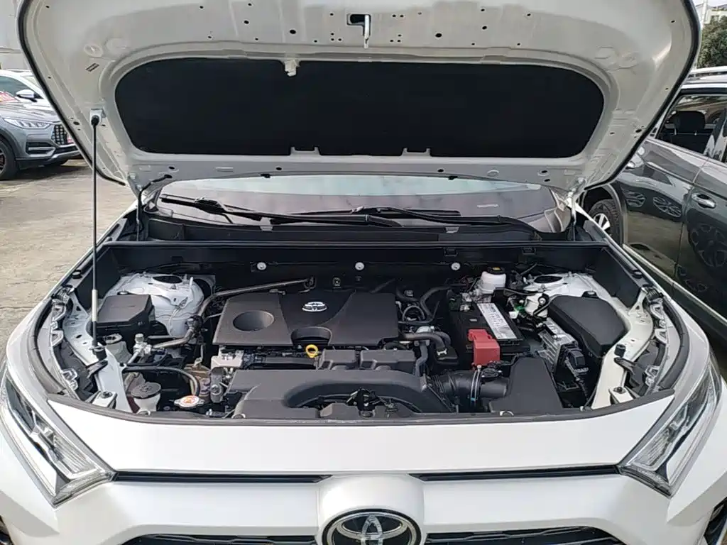 Toyota RAV4 — фото 20