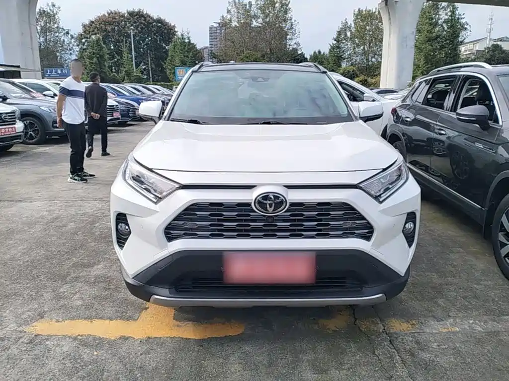Toyota RAV4 — фото 3