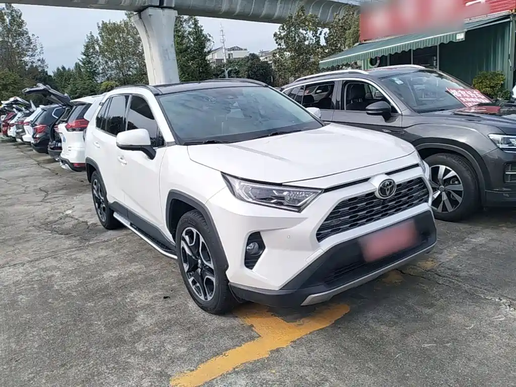 Toyota RAV4 — фото 4