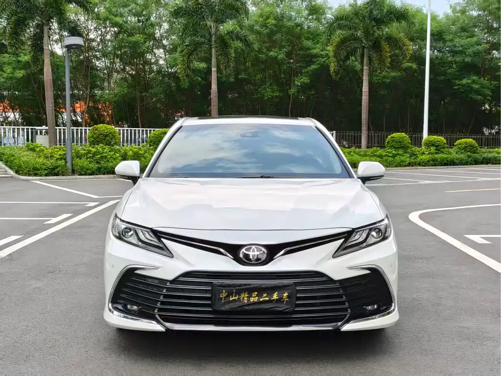 Toyota Camry — фото 2