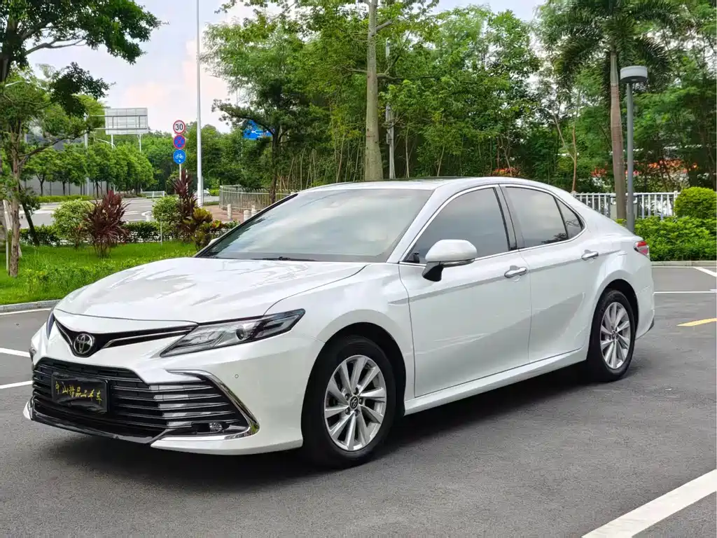 Toyota Camry — фото 3