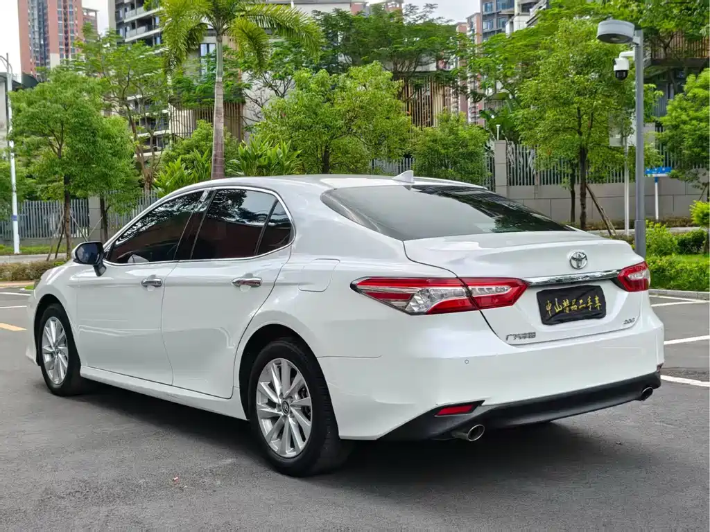 Toyota Camry — фото 7