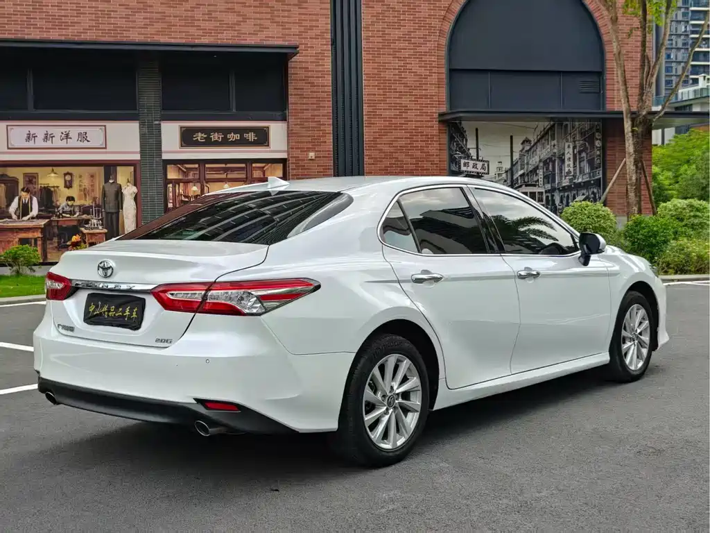 Toyota Camry — фото 9