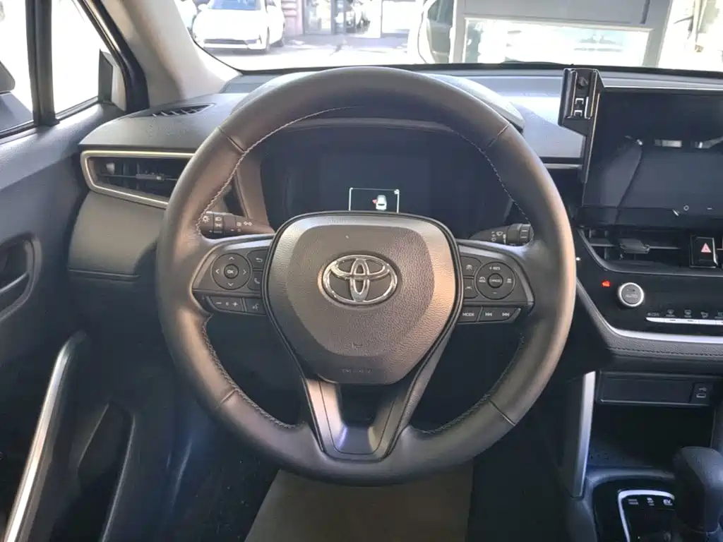 Toyota Corolla Cross — фото 11