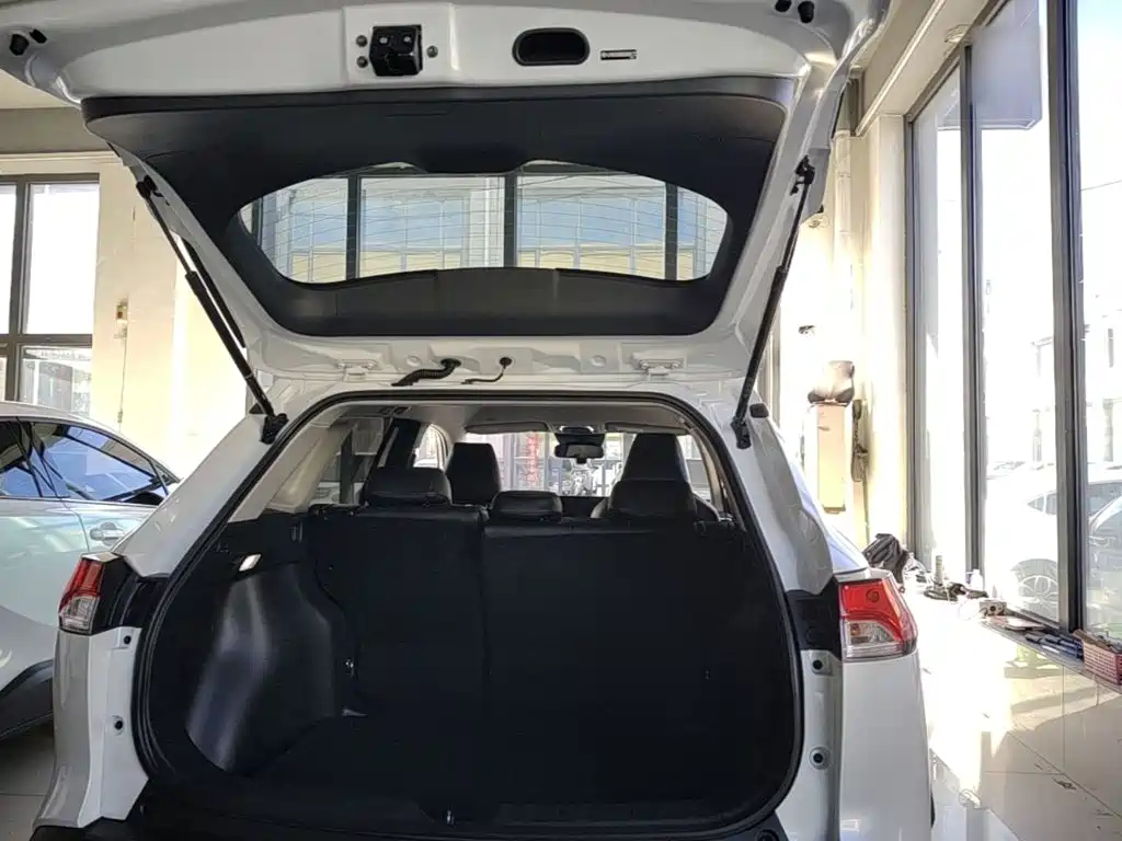Toyota Corolla Cross — фото 19