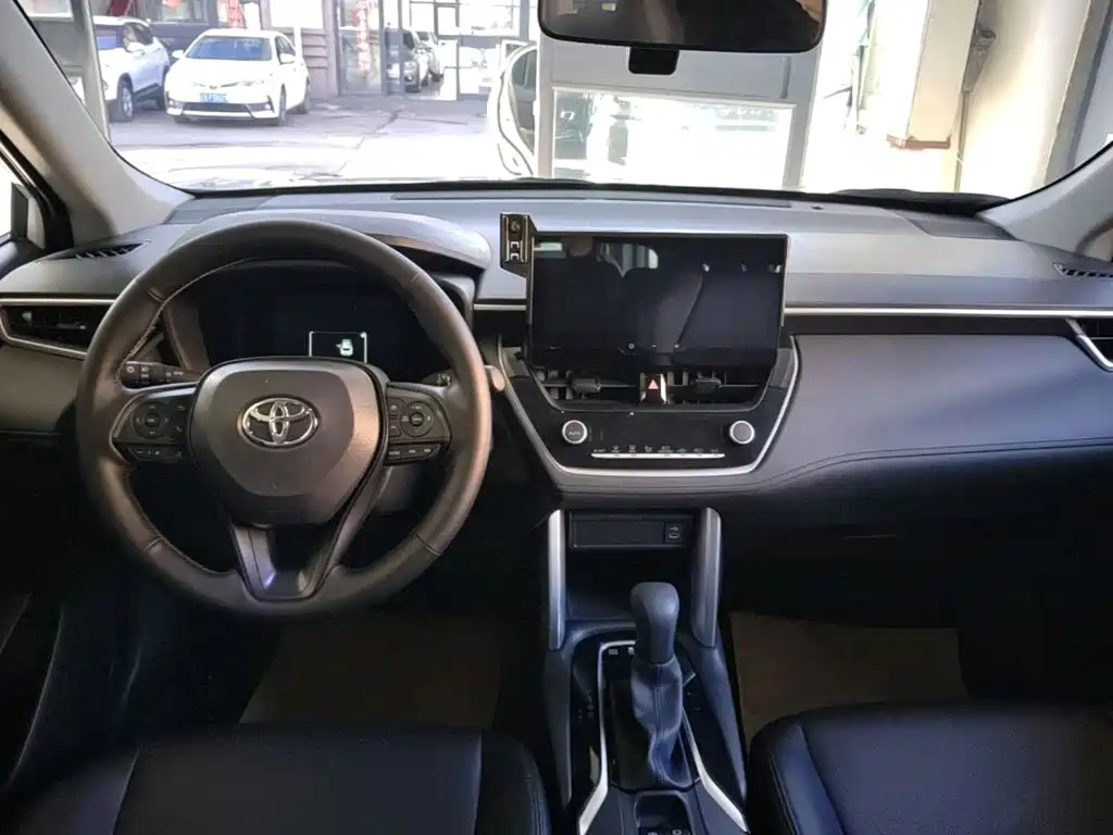 Toyota Corolla Cross — фото 10