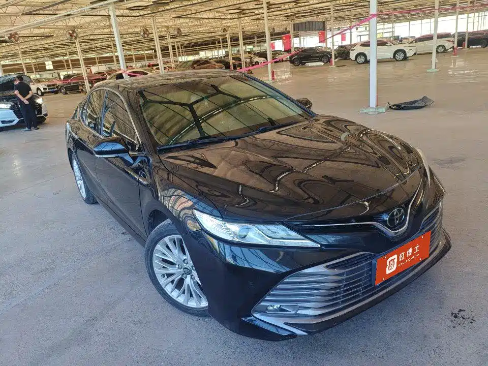 Toyota Camry — фото 5