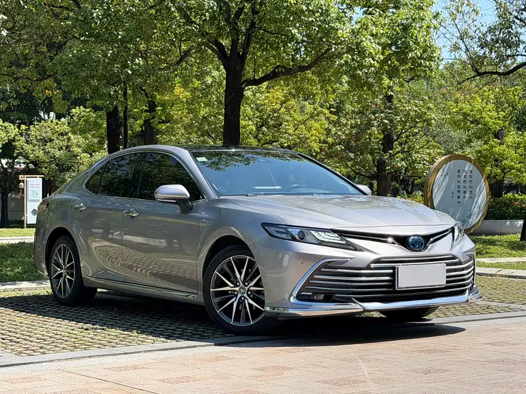 Toyota Camry — фото 3
