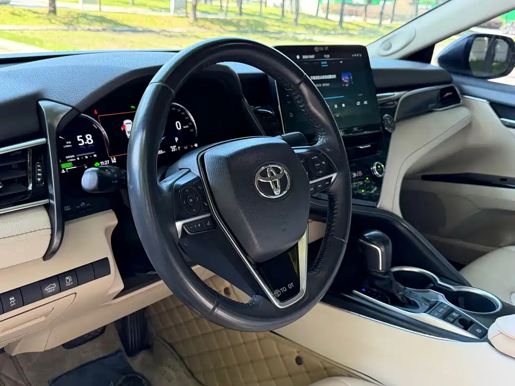 Toyota Camry — фото 7