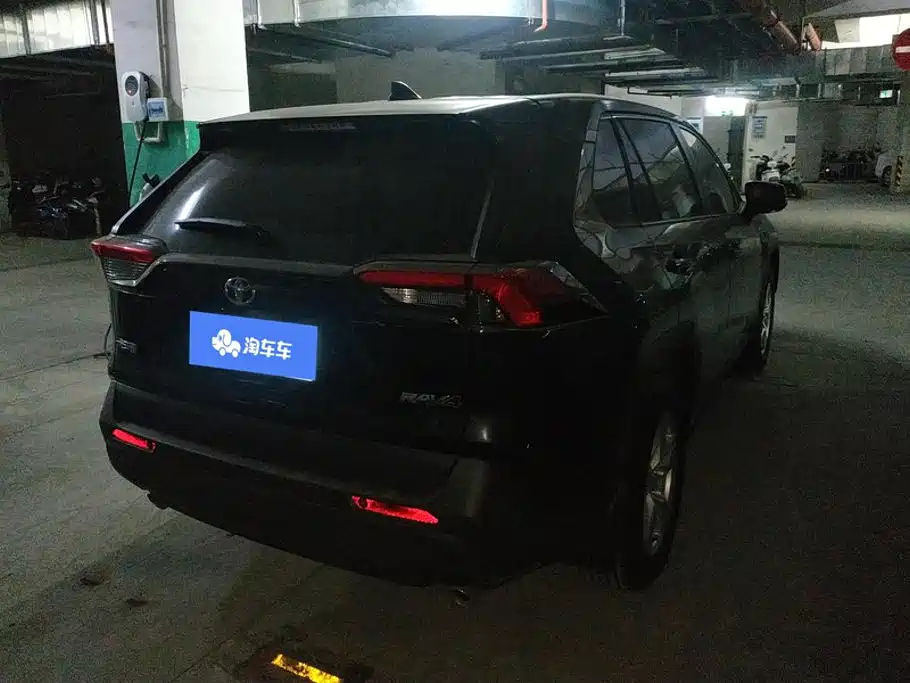 Toyota RAV4 — фото 3