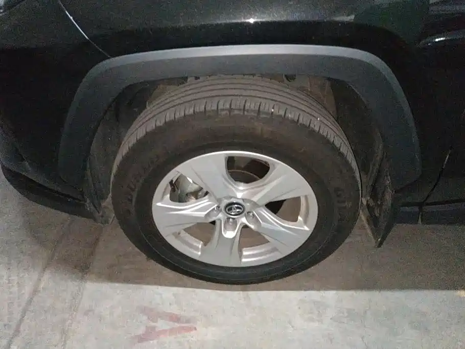 Toyota RAV4 — фото 6