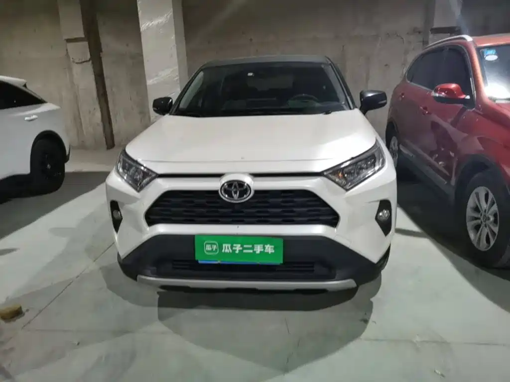 Toyota RAV4 — фото 2