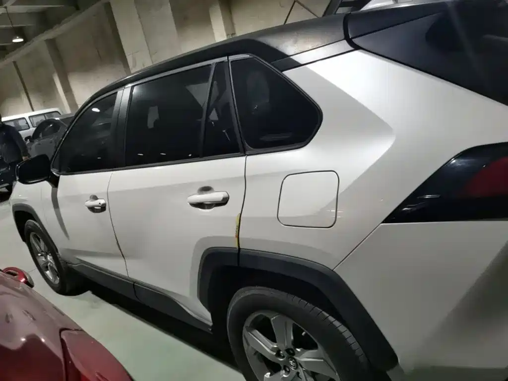 Toyota RAV4 — фото 4