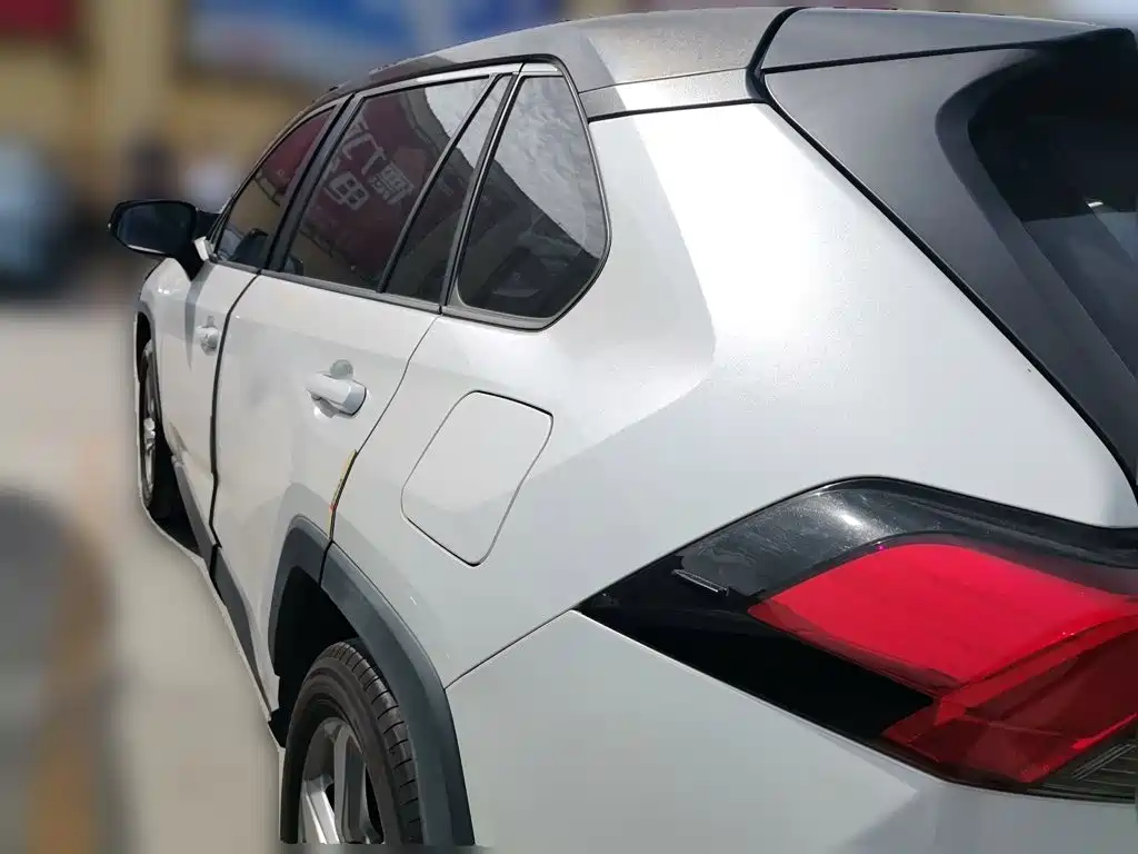 Toyota RAV4 — фото 5
