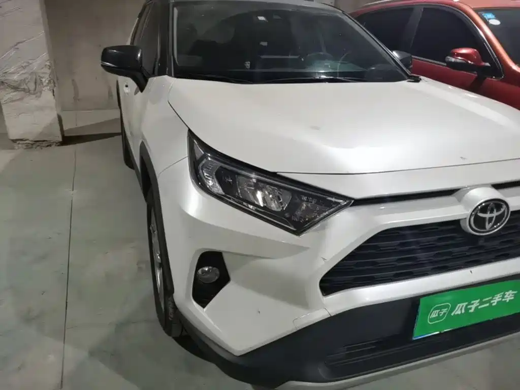 Toyota RAV4 — фото 8