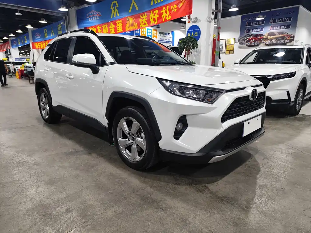 Toyota RAV4 — фото 3