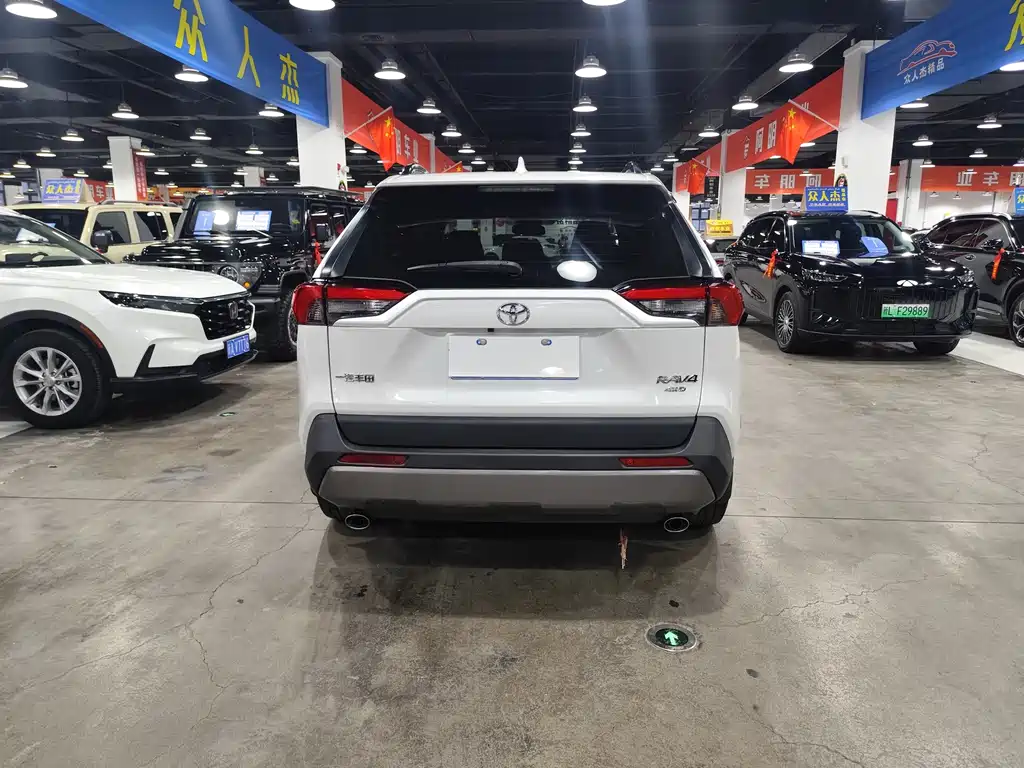 Toyota RAV4 — фото 5