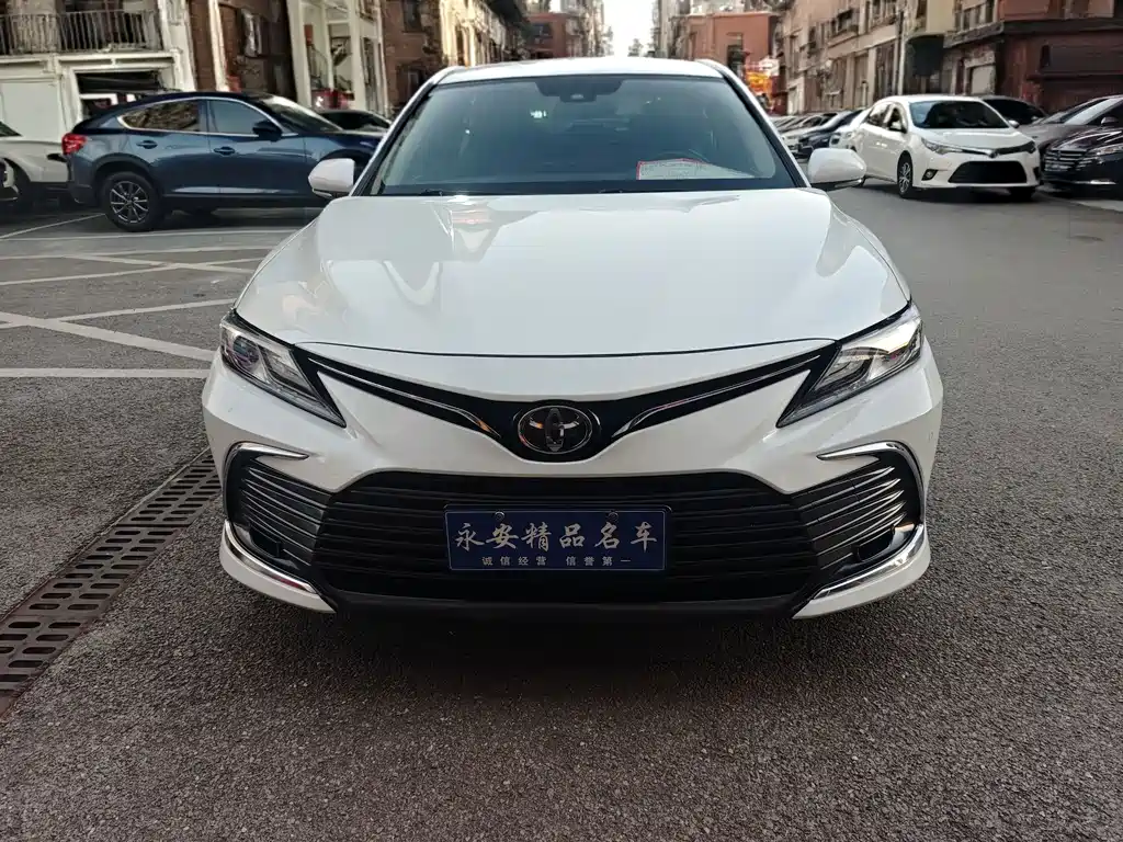 Toyota Camry — фото 2