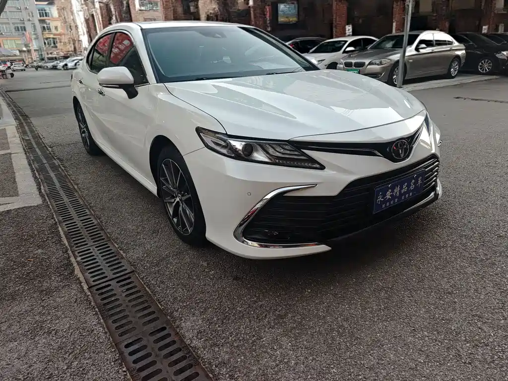 Toyota Camry — фото 3