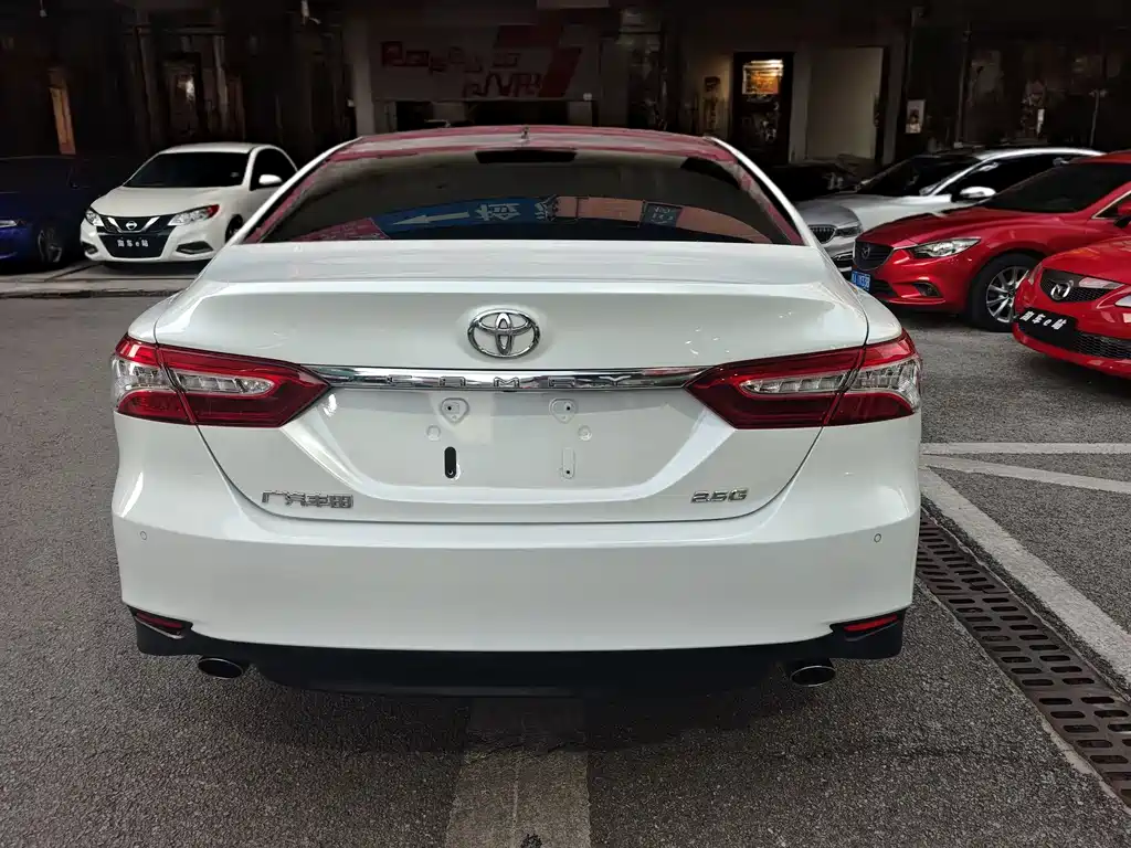 Toyota Camry — фото 5
