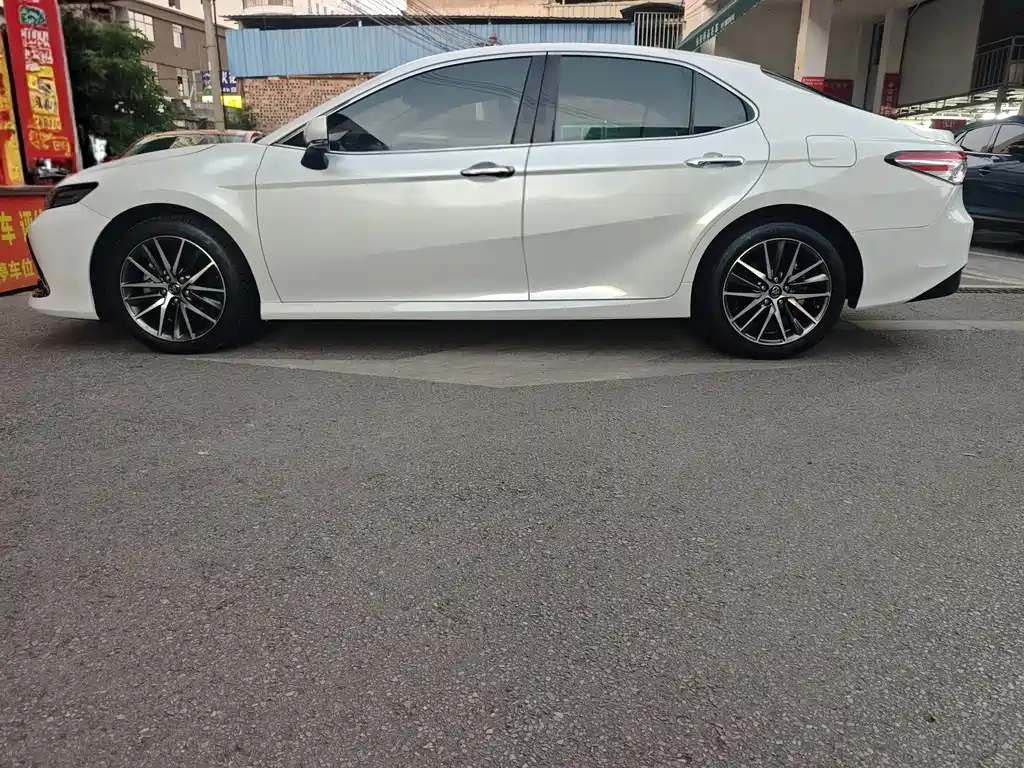 Toyota Camry — фото 8