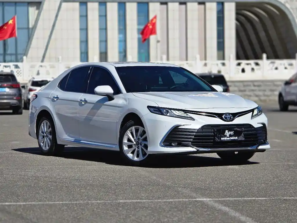 Toyota Camry — фото 3