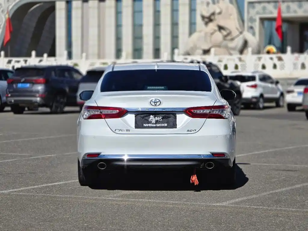 Toyota Camry — фото 5
