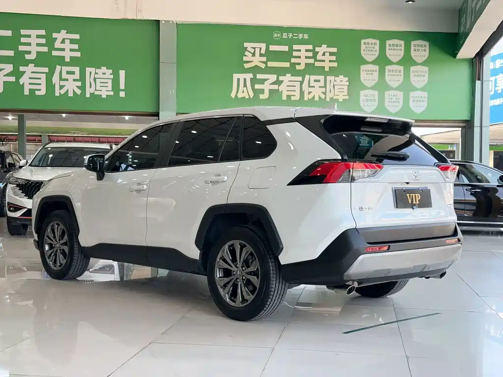 Toyota RAV4 — фото 4