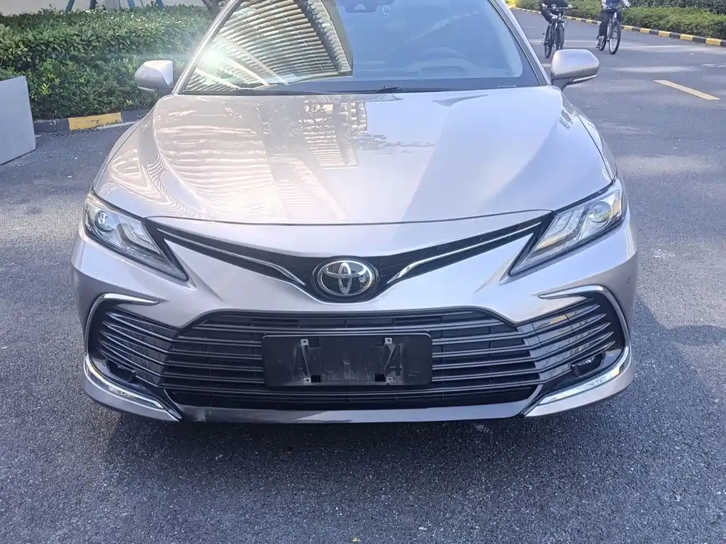 Toyota Camry — фото 2