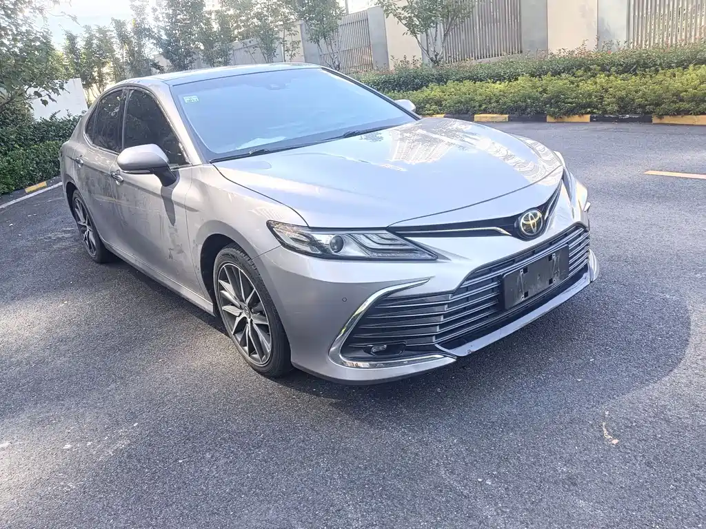 Toyota Camry — фото 3