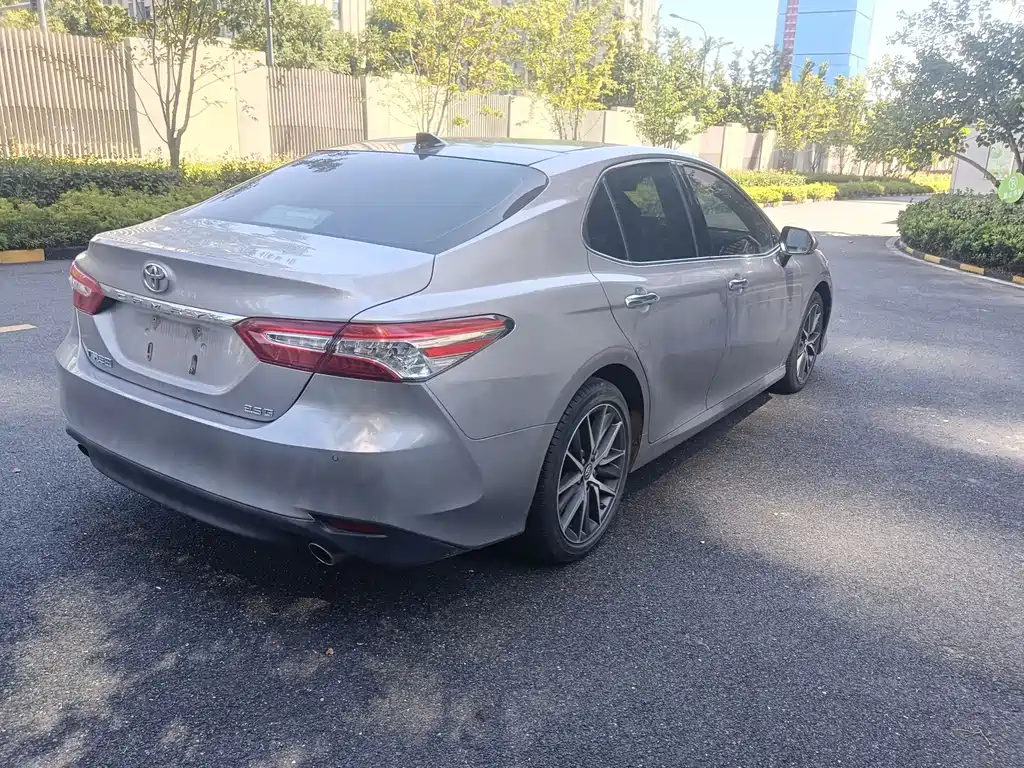 Toyota Camry — фото 4