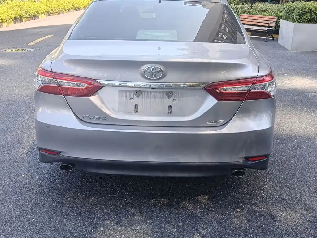 Toyota Camry — фото 5