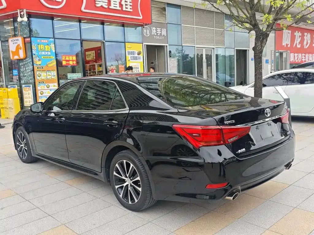 Toyota Crown — фото 10
