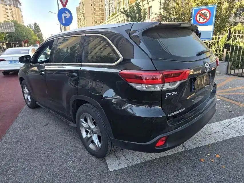 Toyota Highlander — фото 2