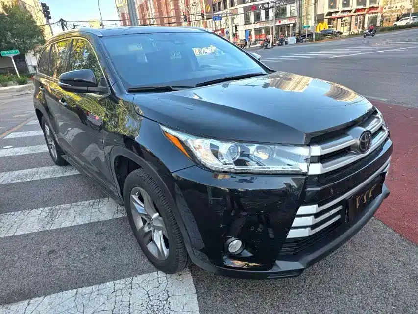Toyota Highlander — фото 3