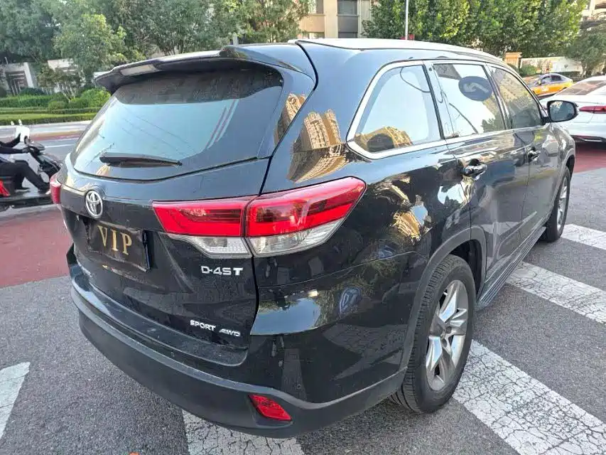 Toyota Highlander — фото 4